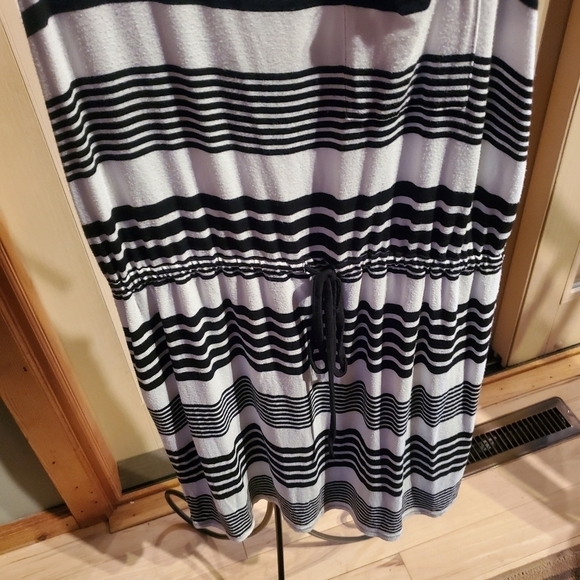 Olive & Oak Sleeveless‎ Black & White Striped Stretchy Cinched Tank Sz. S Dress - Picture 2 of 7
